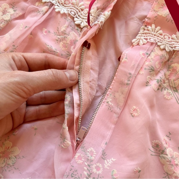 Vintage Size XS/2 Princess Style Pink Floral Maxi Dress with Bow Back - Picture 2 of 9